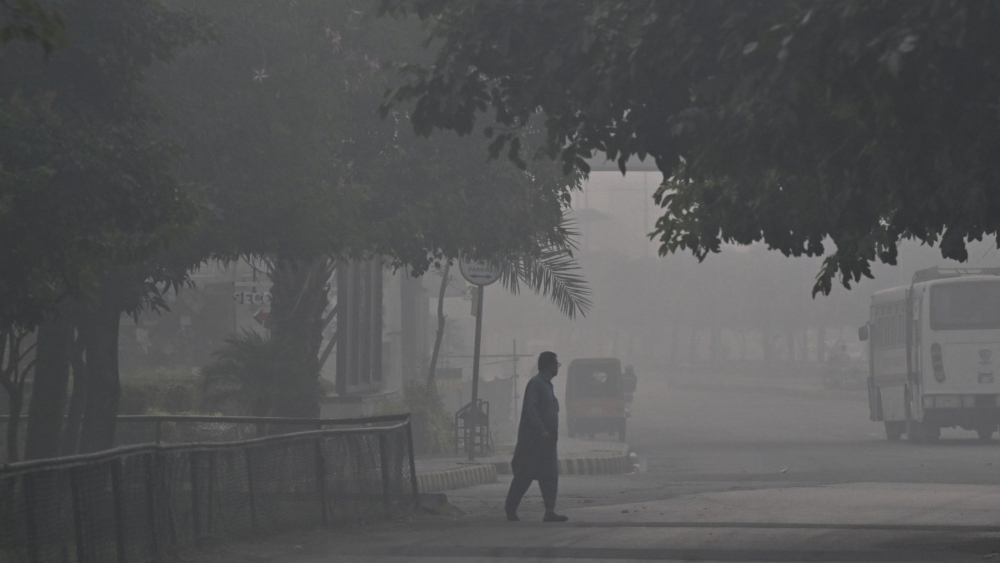 Authorities ramp up anti-smog efforts as Lahore air quality falls